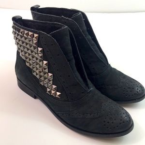 Sam Edelman pull on studded suede booties, size 6.5